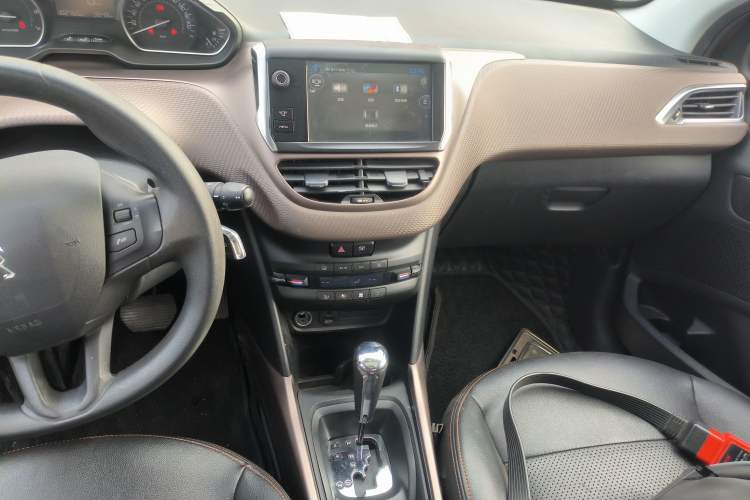 Used Peugeot 2008 2014 1.6L Automatic Fashion Edition Audio And AC Panel