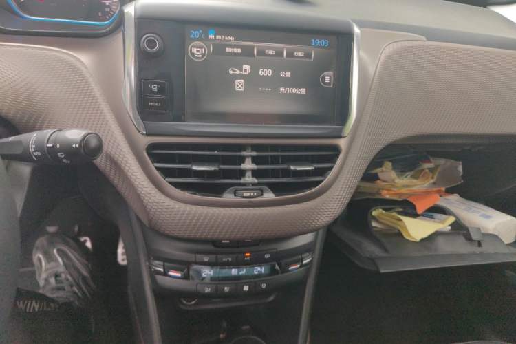 Used Peugeot 2008 2014 1.6L Automatic Navigation Edition Audio And AC Panel
