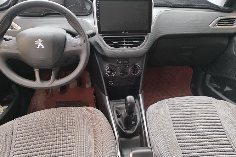 Used Peugeot 2008 2014 1.6L Manual Trend Edition Center Console