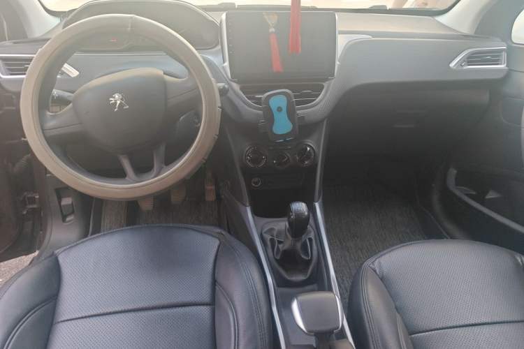 Used Peugeot 2008 2014 1.6L Manual Trend Edition Center Console