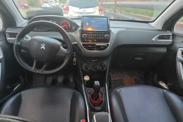 Used Peugeot 2008 2014 1.6L Manual Trend Edition Center Console