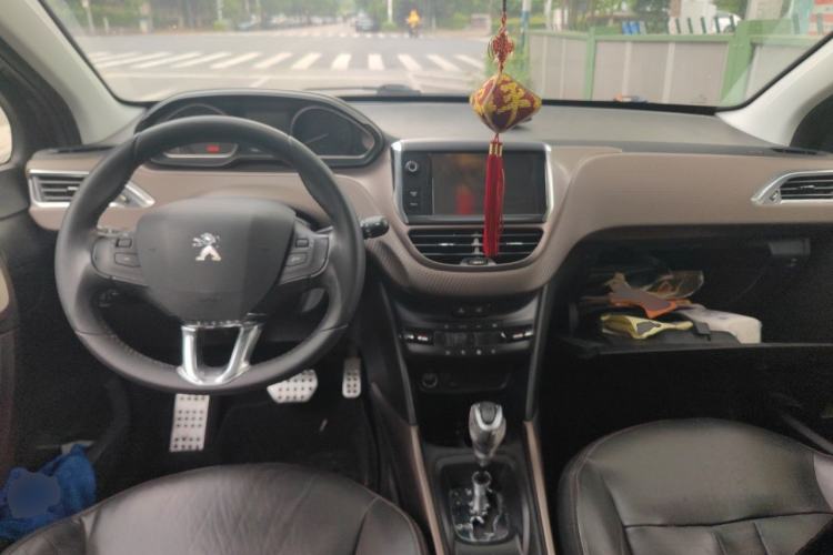Used Peugeot 2008 2014 1.6L Automatic Navigation Edition Center Console