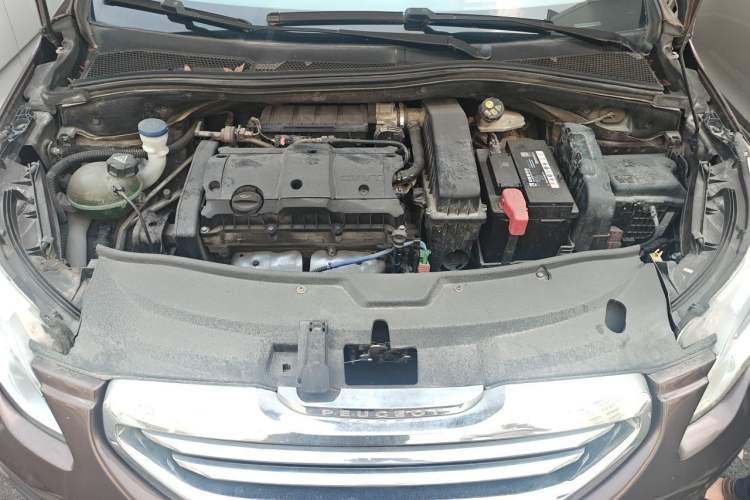 Used Peugeot 2008 2014 1.6L Manual Trend Edition Engine Bay
