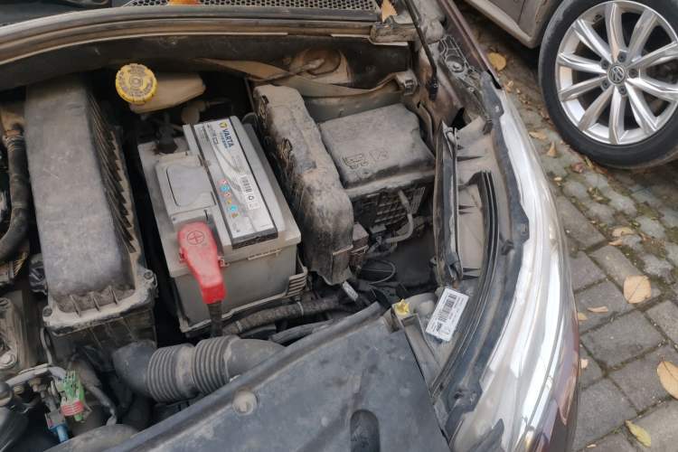 Used Peugeot 2008 2014 1.6L Automatic Fashion Edition Engine Bay Left