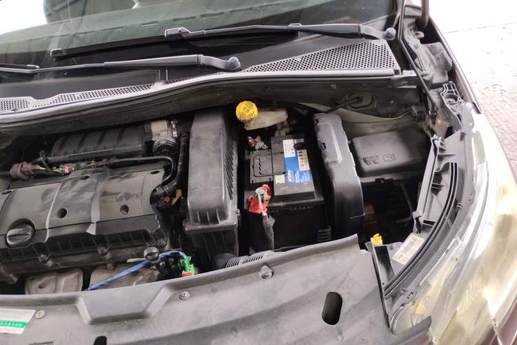 Used Peugeot 2008 2014 1.6L Automatic Fashion Edition Engine Bay Left