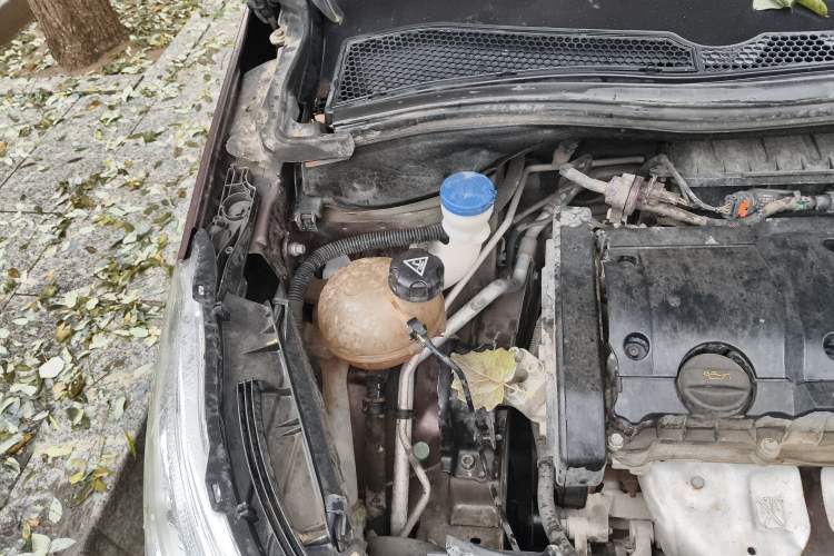 Used Peugeot 2008 2014 1.6L Manual Trend Edition Engine Bay Right