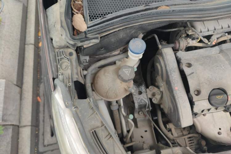Used Peugeot 2008 2014 1.6L Automatic Navigation Edition Engine Bay Right