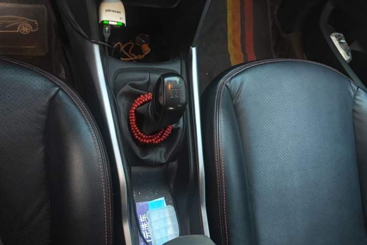 Used Peugeot 2008 2014 1.6L Manual Trend Edition Gear Lever