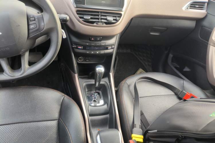 Used Peugeot 2008 2014 1.6L Automatic Fashion Edition Gear Lever