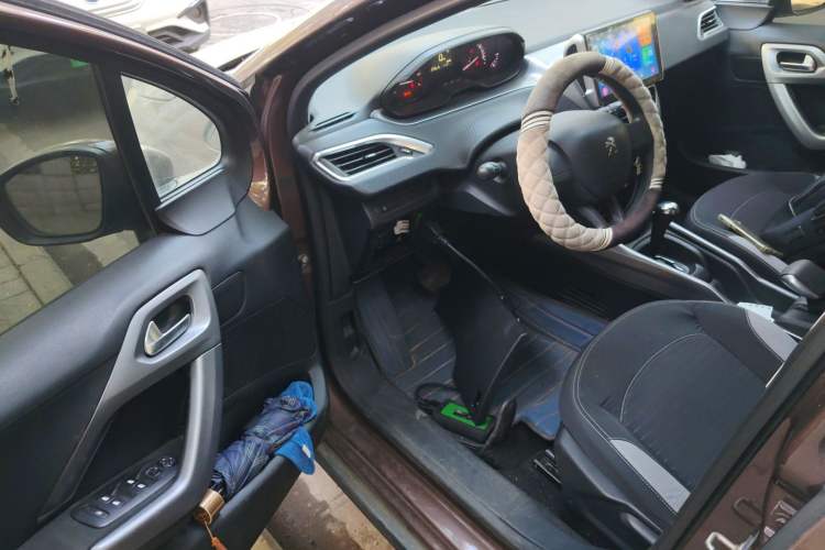 Used Peugeot 2008 2014 1.6L Automatic Trend Edition Interior 3