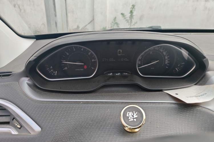 Used Peugeot 2008 2014 1.6L Manual Fashion Edition Odometer Close Up