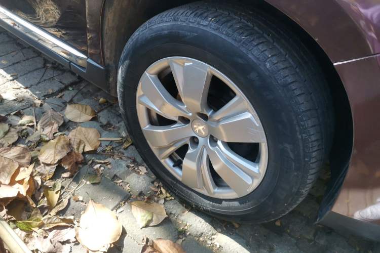 Used Peugeot 2008 2014 1.6L Automatic Fashion Edition Right Front Wheel Hub