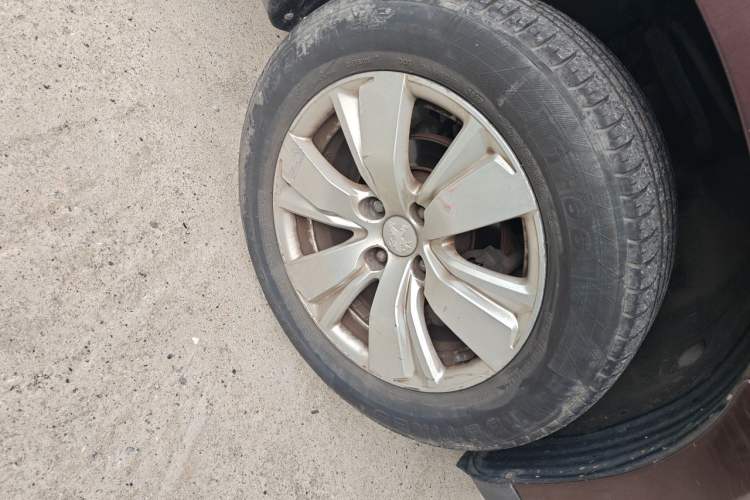 Used Peugeot 2008 2014 1.6L Manual Fashion Edition Right Front Wheel Hub