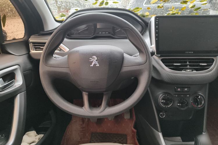 Used Peugeot 2008 2014 1.6L Manual Trend Edition Steering Wheel