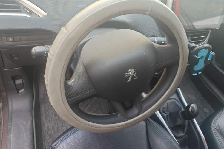Used Peugeot 2008 2014 1.6L Manual Trend Edition Steering Wheel