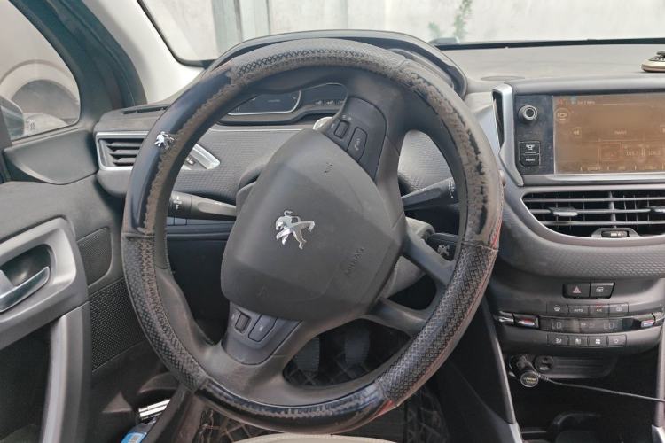 Used Peugeot 2008 2014 1.6L Manual Fashion Edition Steering Wheel