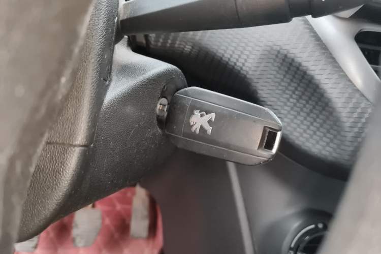 Used Peugeot 2008 2014 1.6L Manual Trend Edition Vehicle Key