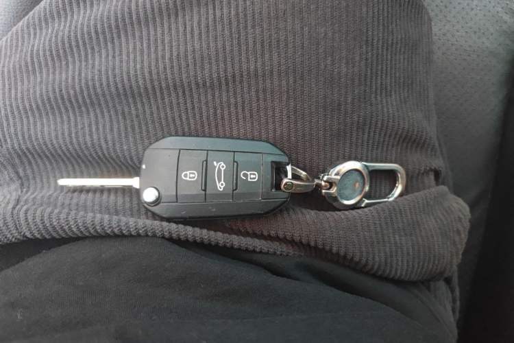 Used Peugeot 2008 2014 1.6L Manual Trend Edition Vehicle Key