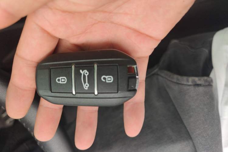 Used Peugeot 2008 2014 1.6L Automatic Navigation Edition Vehicle Key
