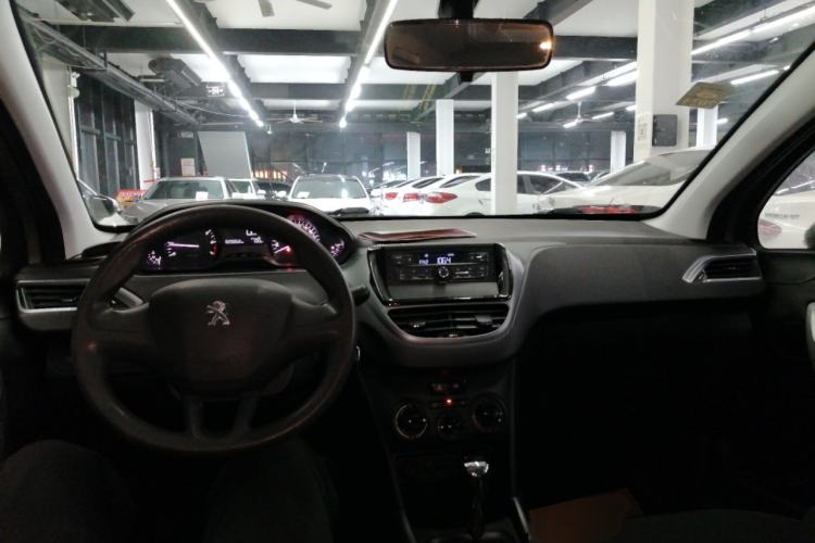 Used Peugeot 2008 2014 1.6L Automatic Trend Edition Center Console