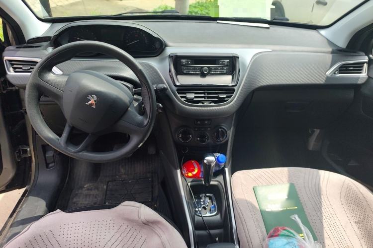 Used Peugeot 2008 2014 1.6L Automatic Trend Edition Center Console