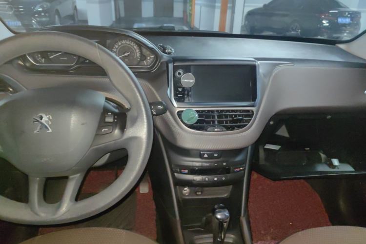 Used Peugeot 2008 2014 1.6L Automatic Fashion Edition Center Console