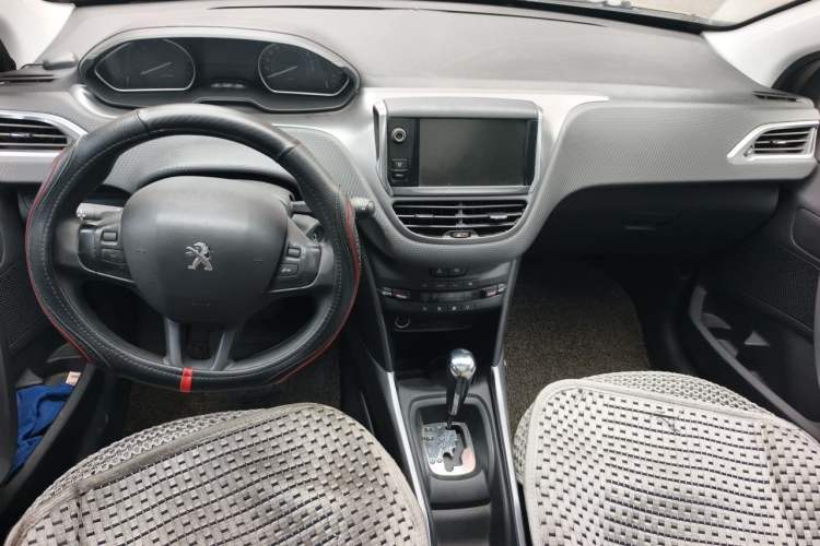 Used Peugeot 2008 2014 1.6L Automatic Fashion Edition Center Console