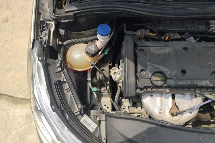 Used Peugeot 2008 2014 1.6L Automatic Trend Edition Engine Bay Right