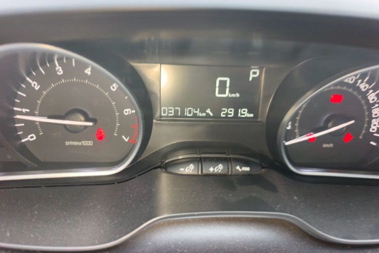 Used Peugeot 2008 2014 1.6L Automatic Fashion Edition Interior 2