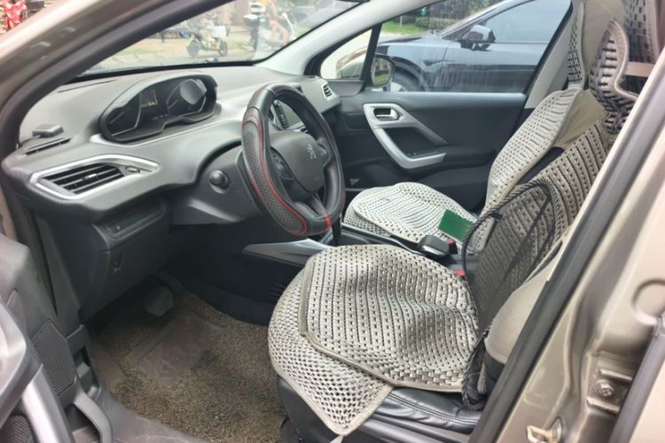Used Peugeot 2008 2014 1.6L Automatic Fashion Edition Interior 6