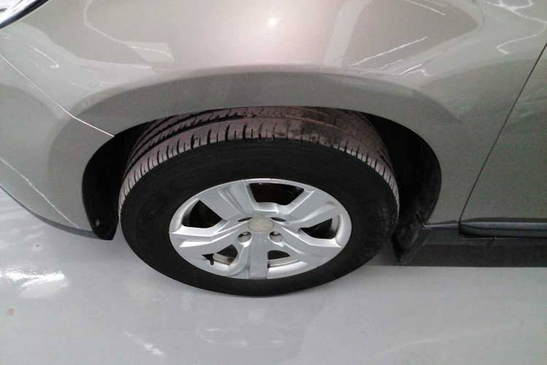 Used Peugeot 2008 2014 1.6L Automatic Trend Edition Left Front Wheel Hub