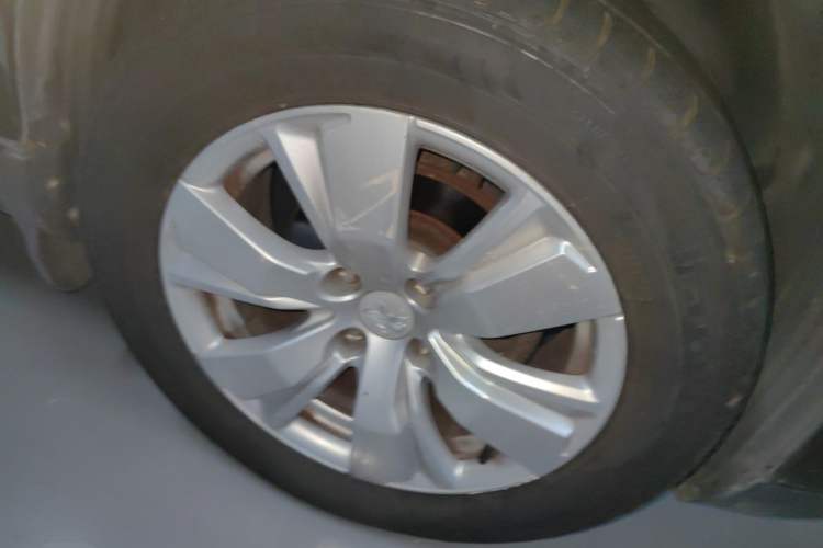 Used Peugeot 2008 2014 1.6L Automatic Fashion Edition Right Front Wheel Hub