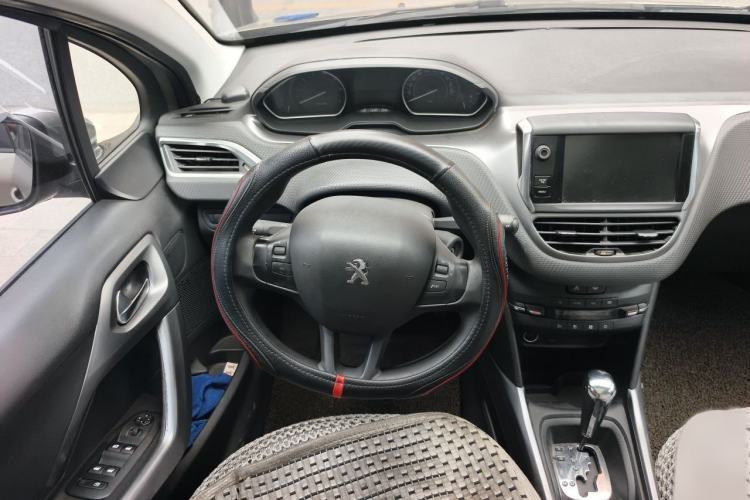 Used Peugeot 2008 2014 1.6L Automatic Fashion Edition Steering Wheel