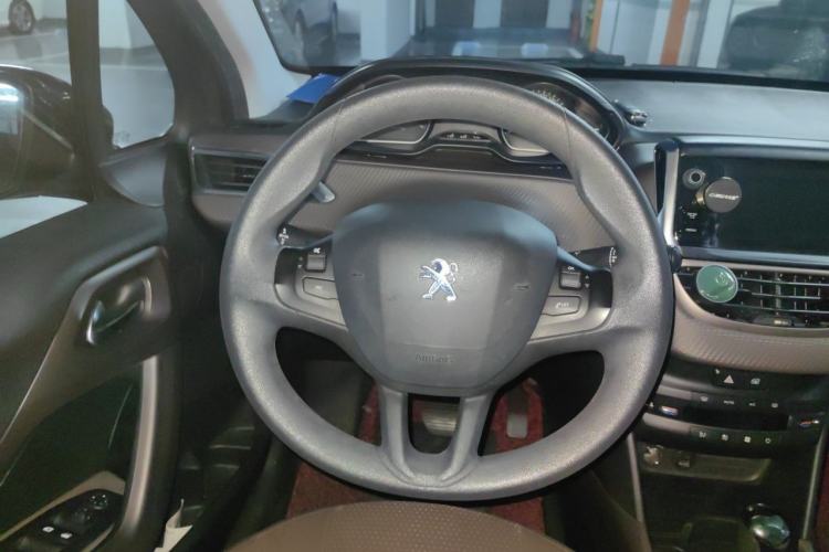 Used Peugeot 2008 2014 1.6L Automatic Fashion Edition Steering Wheel