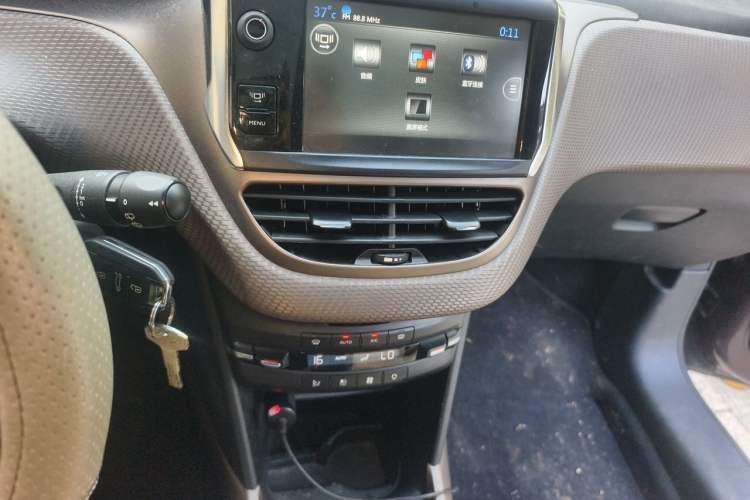 Used Peugeot 2008 2014 1.6L Manual Fashion Edition Audio And AC Panel