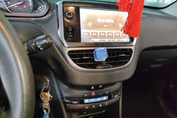 Used Peugeot 2008 2014 1.6L Manual Fashion Edition Audio And AC Panel