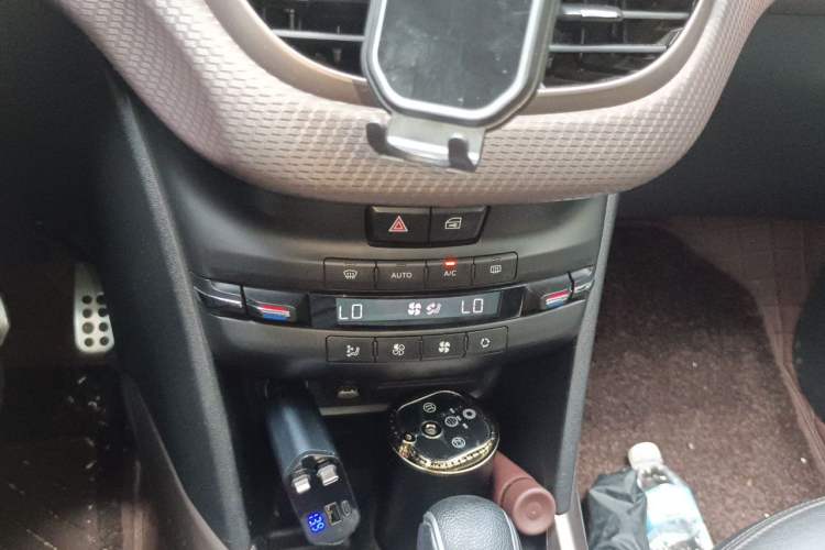Used Peugeot 2008 2014 1.6L Automatic Navigation Edition Audio And AC Panel
