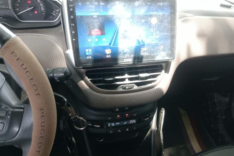Used Peugeot 2008 2014 1.6L Automatic Fashion Edition Audio And AC Panel