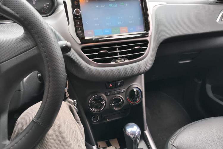 Used Peugeot 2008 2014 1.6L Automatic Trend Edition Audio And AC Panel