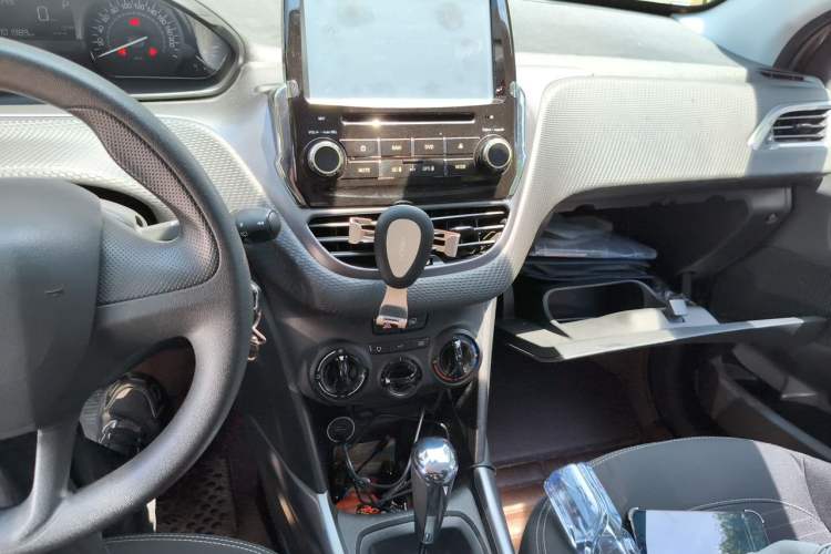 Used Peugeot 2008 2014 1.6L Automatic Trend Edition Audio And AC Panel
