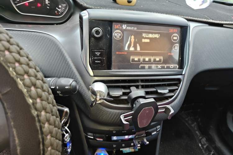 Used Peugeot 2008 2014 1.6L Manual Fashion Edition Audio And AC Panel