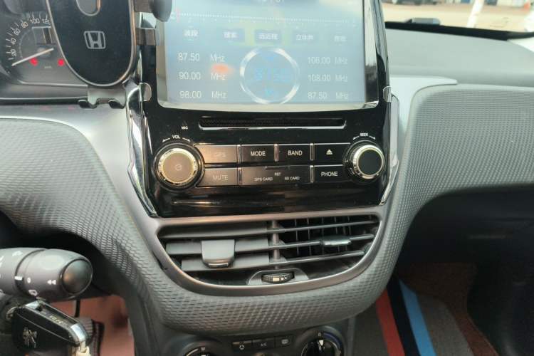 Used Peugeot 2008 2014 1.6L Automatic Trend Edition Audio And AC Panel