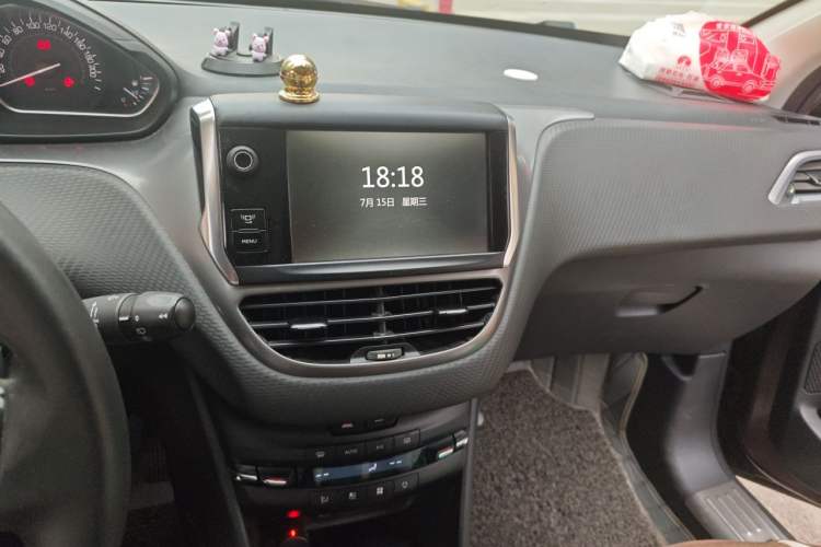 Used Peugeot 2008 2014 1.6L Automatic Navigation Edition Audio And AC Panel