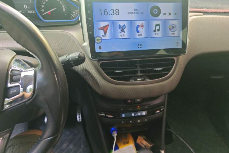 Used Peugeot 2008 2014 1.6L Automatic Navigation Edition Audio And AC Panel