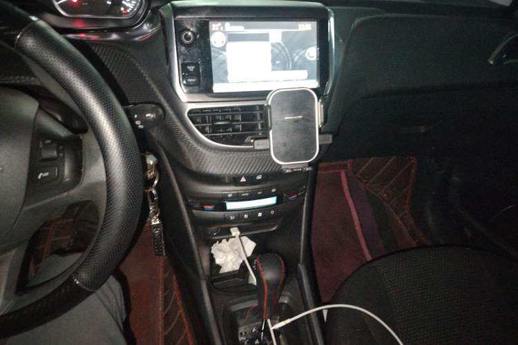 Used Peugeot 2008 2014 1.6L Automatic Fashion Edition Audio And AC Panel
