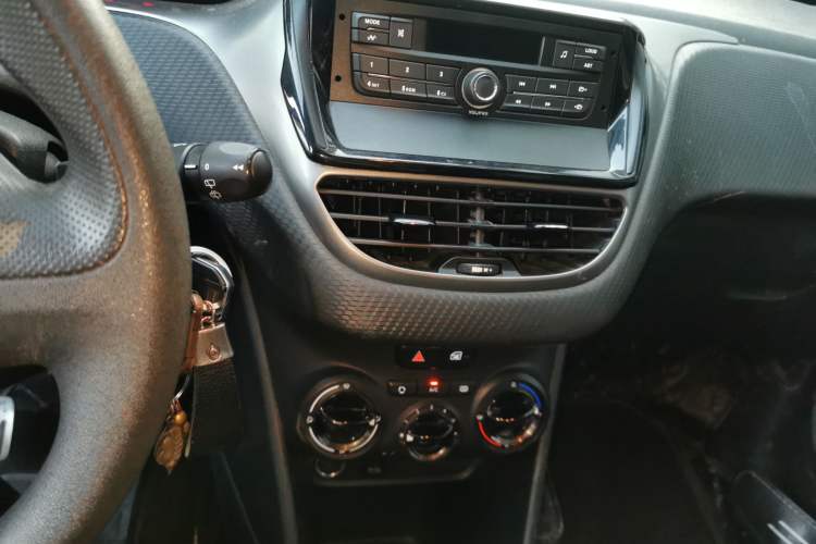 Used Peugeot 2008 2014 1.6L Manual Trend Edition Audio And AC Panel