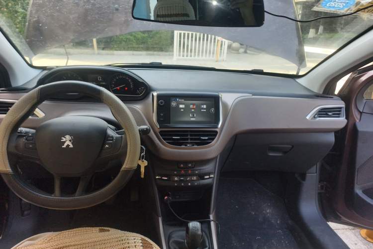 Used Peugeot 2008 2014 1.6L Manual Fashion Edition Center Console