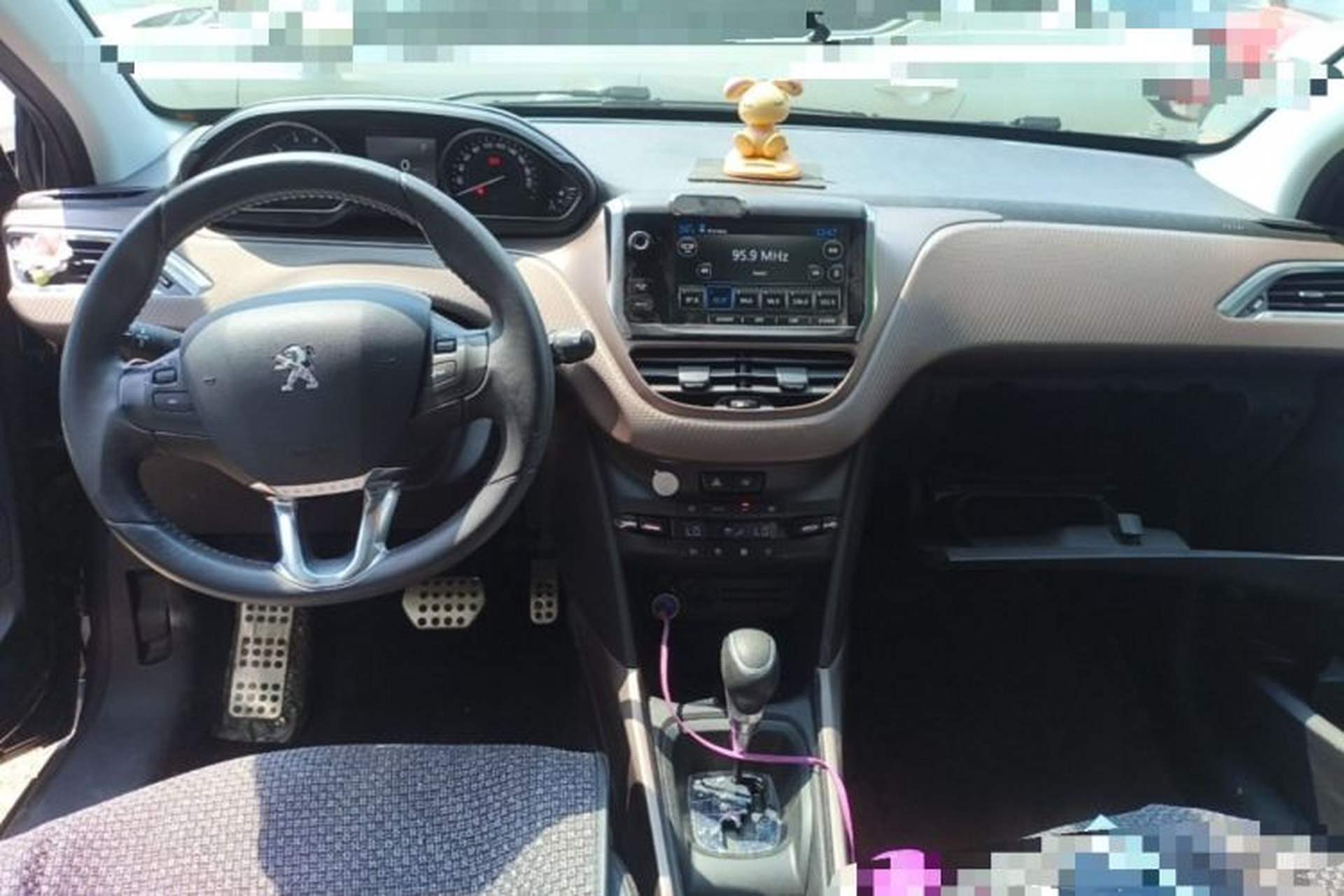 Used Peugeot 2008 2014 1.6L Automatic Fashion Edition Center Console