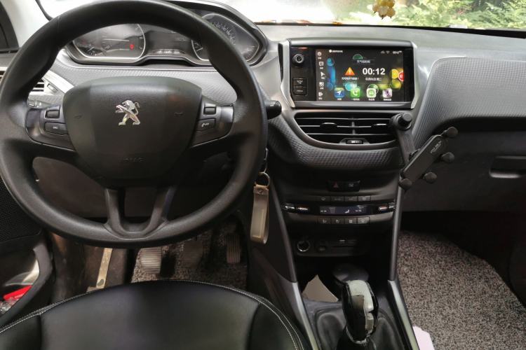 Used Peugeot 2008 2014 1.6L Manual Fashion Edition Center Console