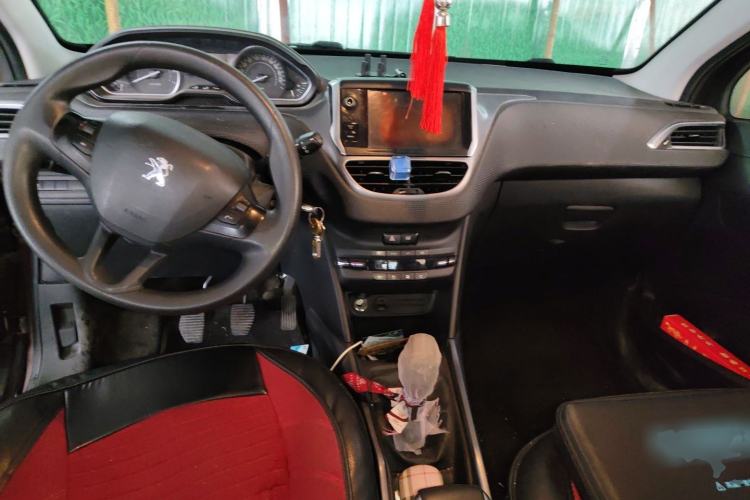Used Peugeot 2008 2014 1.6L Manual Fashion Edition Center Console